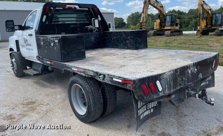 image for item MU9237 2019 Chevrolet Silverado 5500HD  flatbed truck