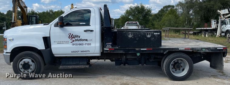 image for item MU9237 2019 Chevrolet Silverado 5500HD  flatbed truck