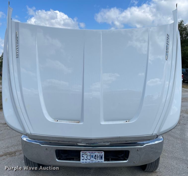 image for item MU9237 2019 Chevrolet Silverado 5500HD  flatbed truck