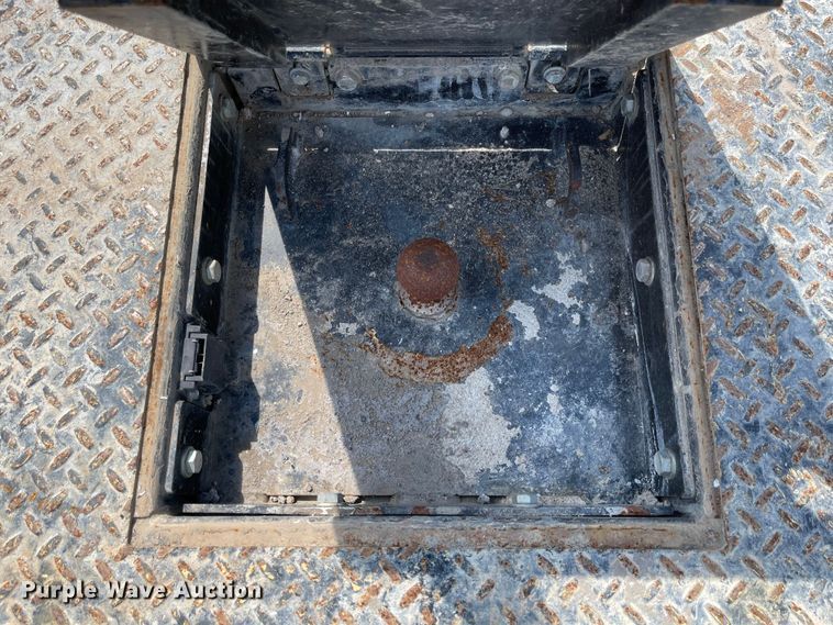 image for item MU9237 2019 Chevrolet Silverado 5500HD  flatbed truck