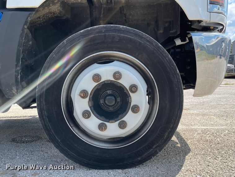 image for item MU9237 2019 Chevrolet Silverado 5500HD  flatbed truck