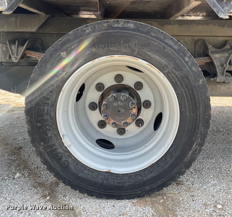 image for item MU9237 2019 Chevrolet Silverado 5500HD  flatbed truck