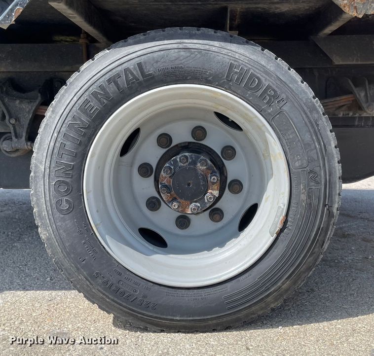 image for item MU9237 2019 Chevrolet Silverado 5500HD  flatbed truck