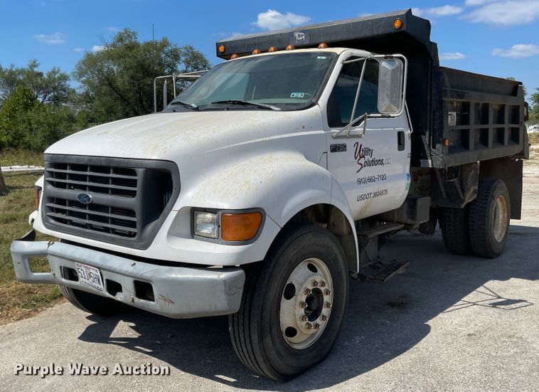 image for item MU9248 2002 Ford F750 Super Duty XL  dump truck