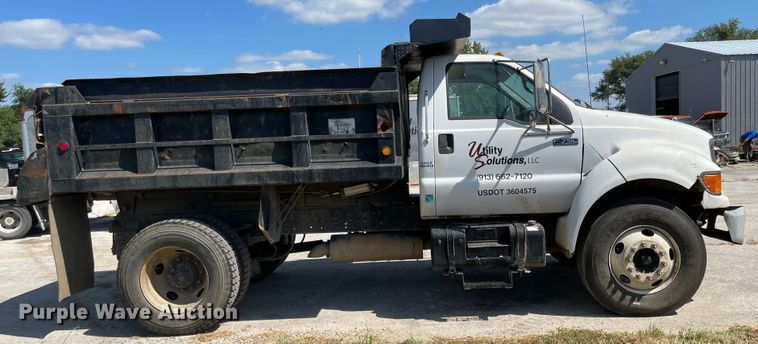 image for item MU9248 2002 Ford F750 Super Duty XL  dump truck