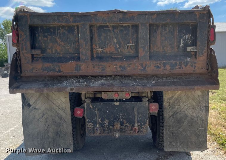 image for item MU9248 2002 Ford F750 Super Duty XL  dump truck