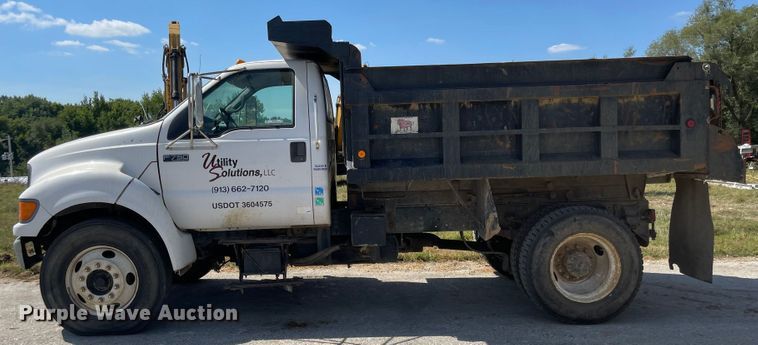 image for item MU9248 2002 Ford F750 Super Duty XL  dump truck