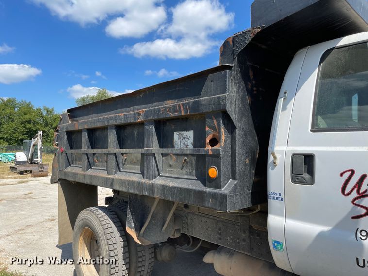 image for item MU9248 2002 Ford F750 Super Duty XL  dump truck
