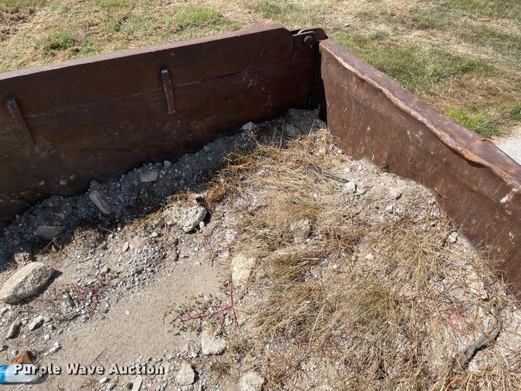 image for item MU9248 2002 Ford F750 Super Duty XL  dump truck