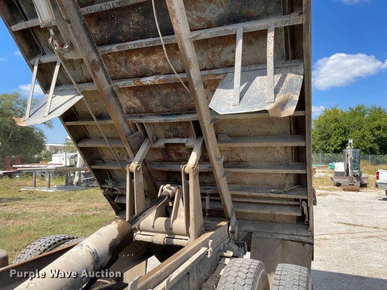 image for item MU9248 2002 Ford F750 Super Duty XL  dump truck