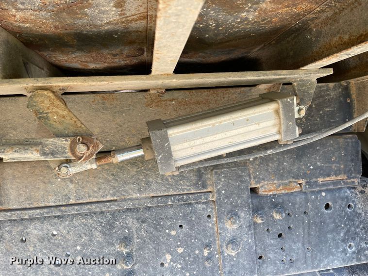 image for item MU9248 2002 Ford F750 Super Duty XL  dump truck