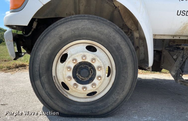 image for item MU9248 2002 Ford F750 Super Duty XL  dump truck