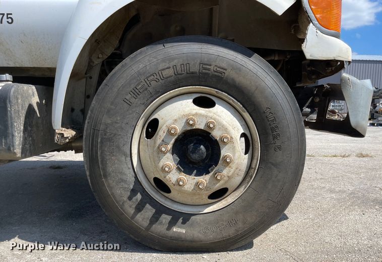 image for item MU9248 2002 Ford F750 Super Duty XL  dump truck