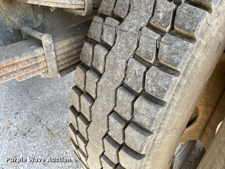 image for item MU9248 2002 Ford F750 Super Duty XL  dump truck