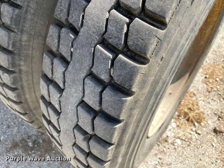 image for item MU9248 2002 Ford F750 Super Duty XL  dump truck