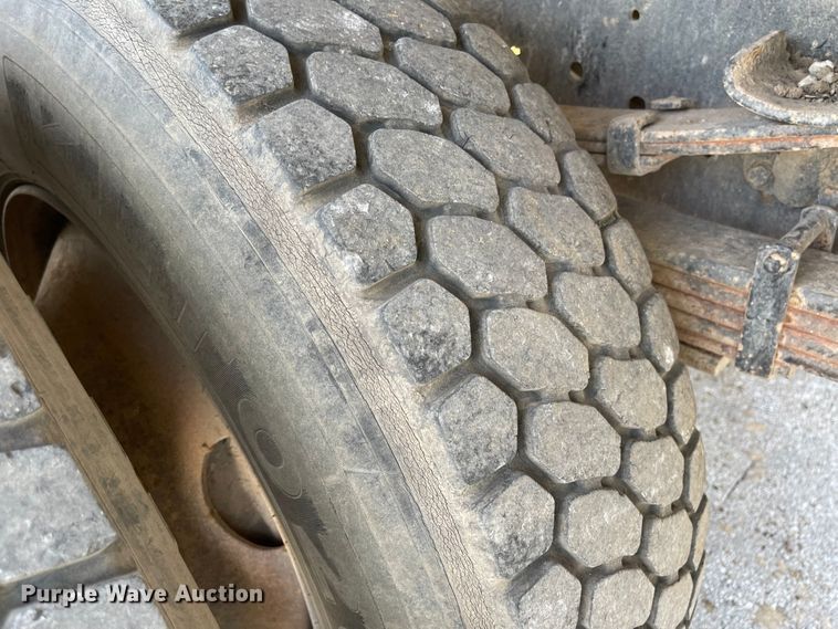 image for item MU9248 2002 Ford F750 Super Duty XL  dump truck