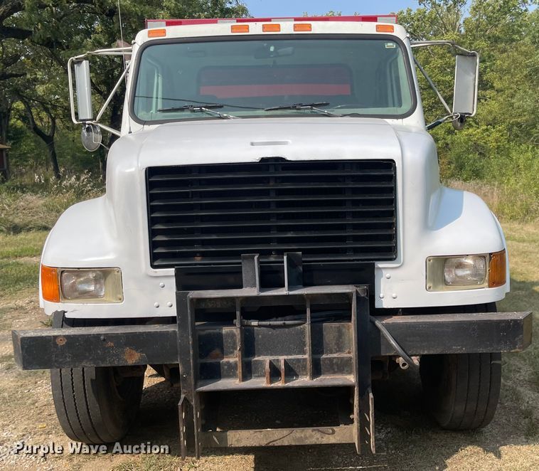 image for item MU9262 1998 International 4900  dump truck