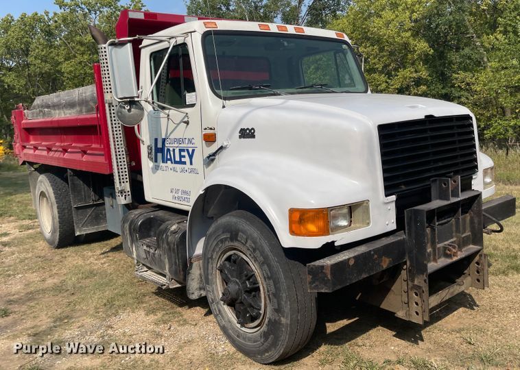 image for item MU9262 1998 International 4900  dump truck