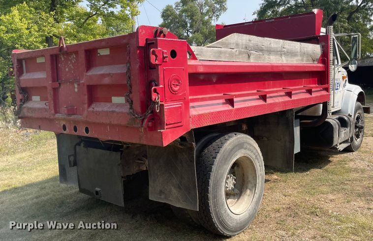 image for item MU9262 1998 International 4900  dump truck