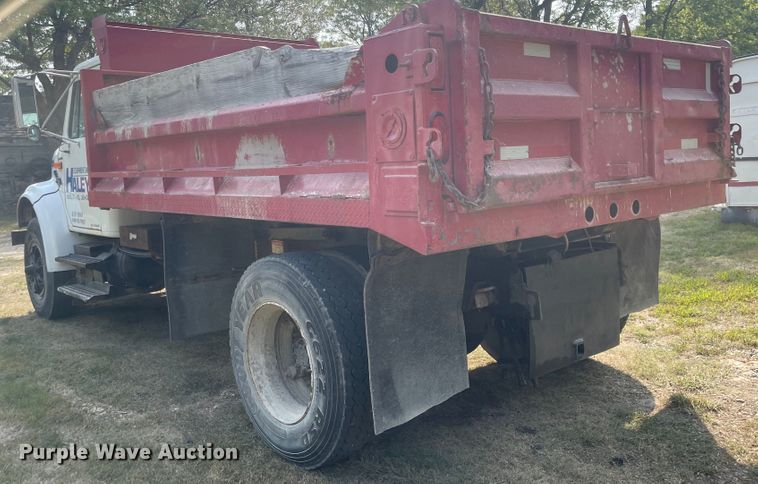 image for item MU9262 1998 International 4900  dump truck