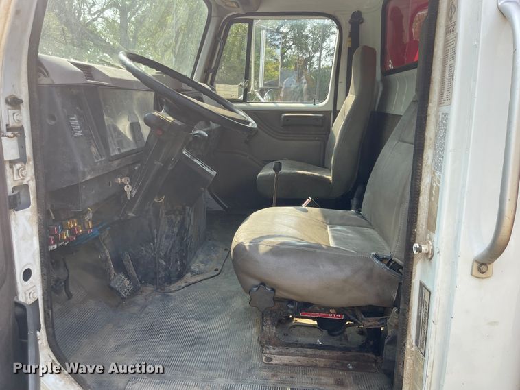 image for item MU9262 1998 International 4900  dump truck