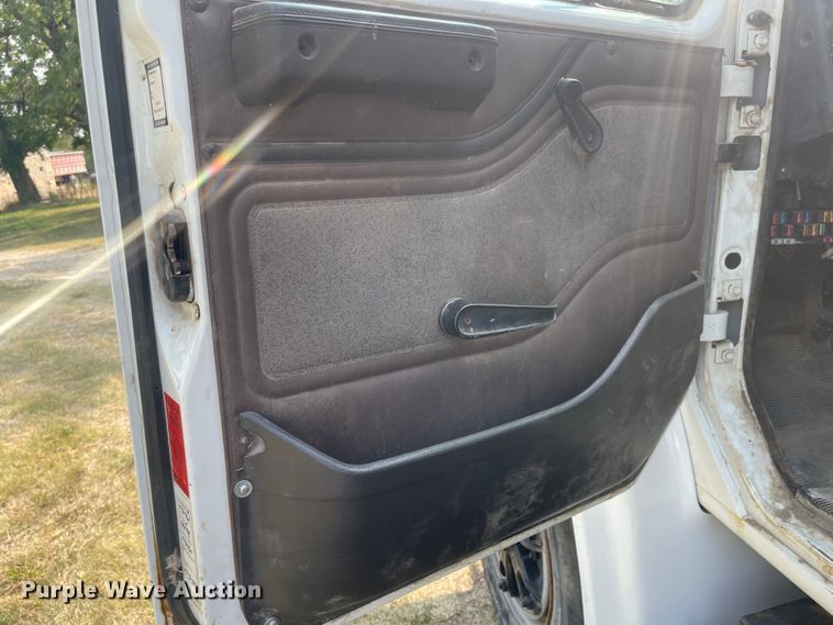 image for item MU9262 1998 International 4900  dump truck