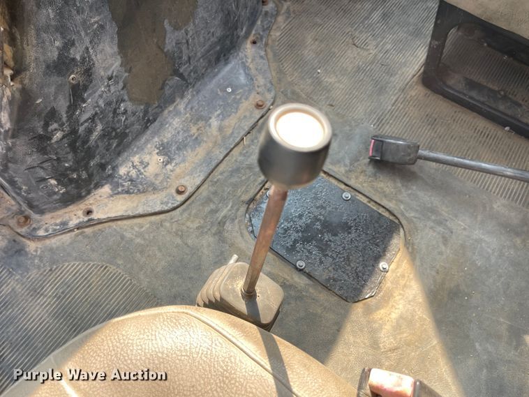 image for item MU9262 1998 International 4900  dump truck