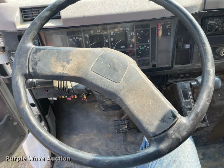 image for item MU9262 1998 International 4900  dump truck