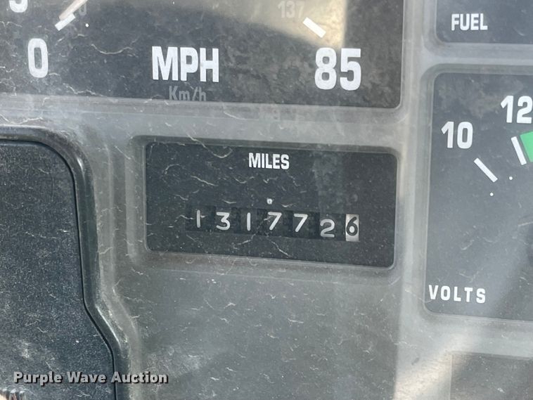 image for item MU9262 1998 International 4900  dump truck