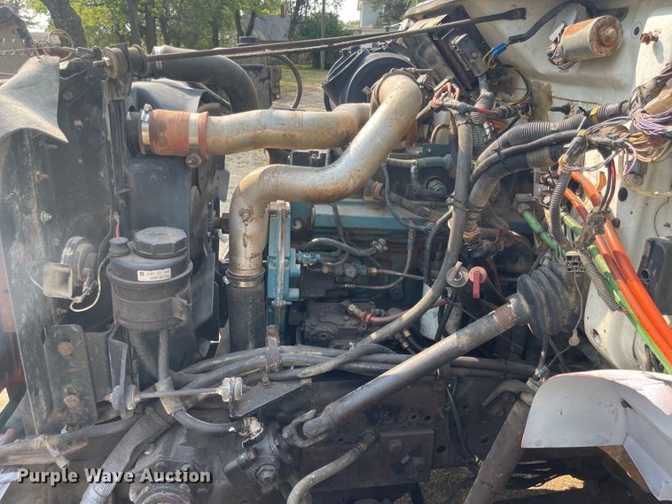 image for item MU9262 1998 International 4900  dump truck