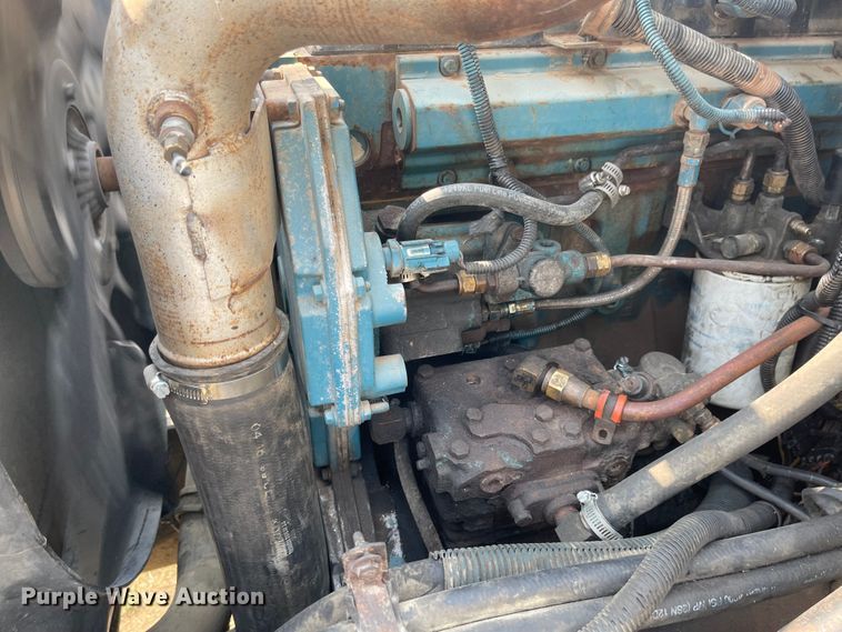 image for item MU9262 1998 International 4900  dump truck