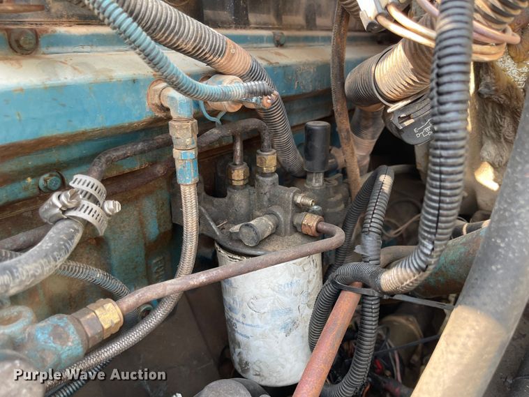 image for item MU9262 1998 International 4900  dump truck