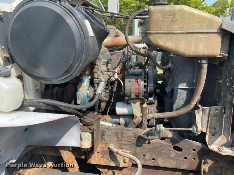 image for item MU9262 1998 International 4900  dump truck