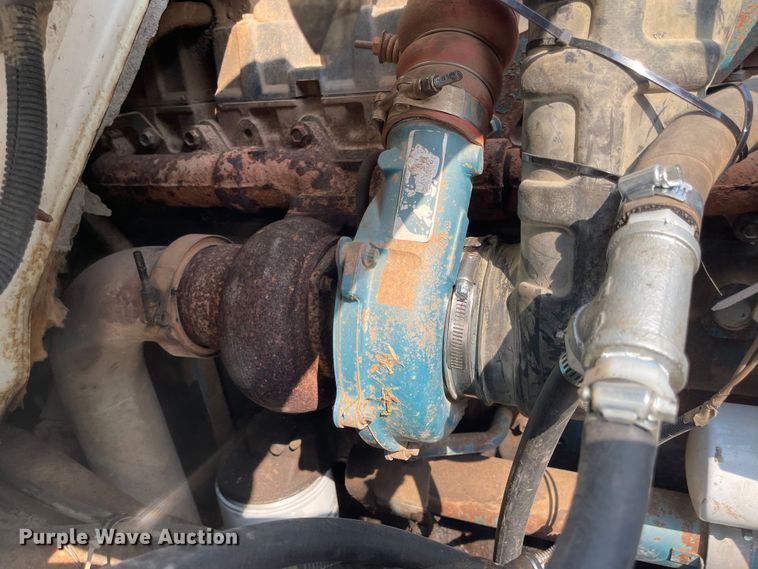 image for item MU9262 1998 International 4900  dump truck