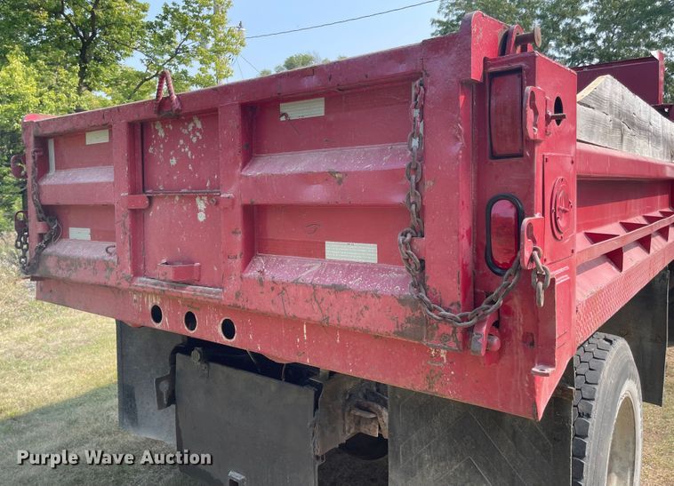 image for item MU9262 1998 International 4900  dump truck