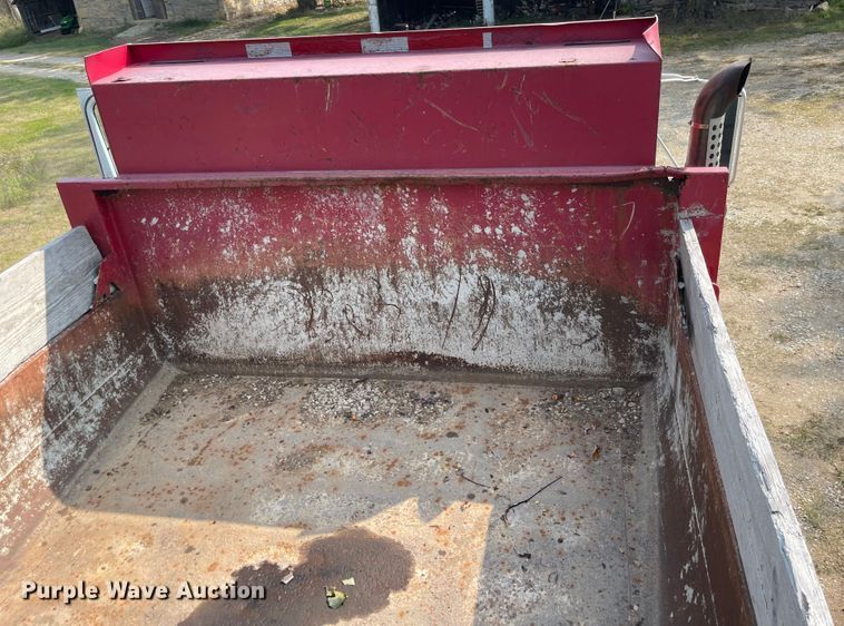 image for item MU9262 1998 International 4900  dump truck