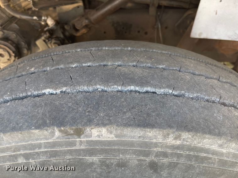 image for item MU9262 1998 International 4900  dump truck