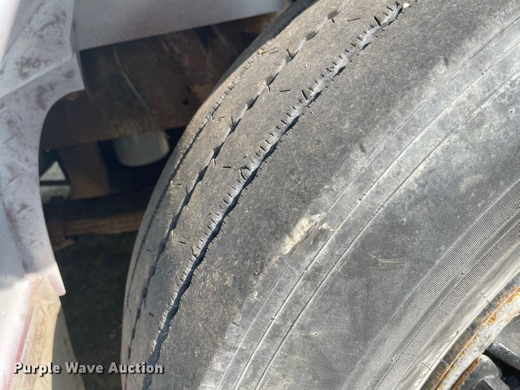 image for item MU9262 1998 International 4900  dump truck