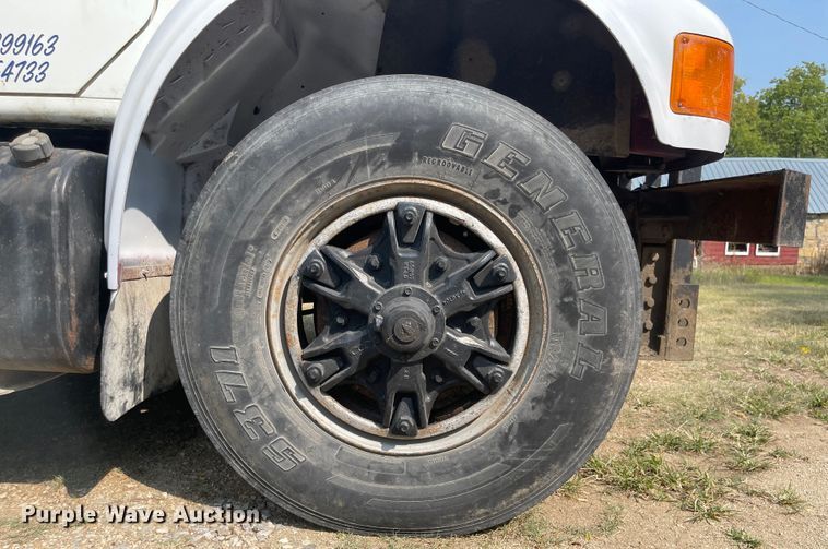 image for item MU9262 1998 International 4900  dump truck