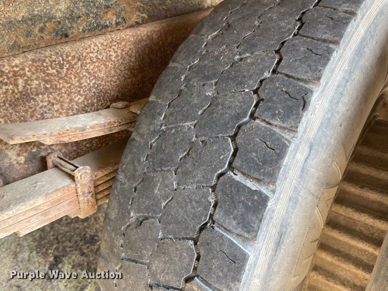 image for item MU9262 1998 International 4900  dump truck