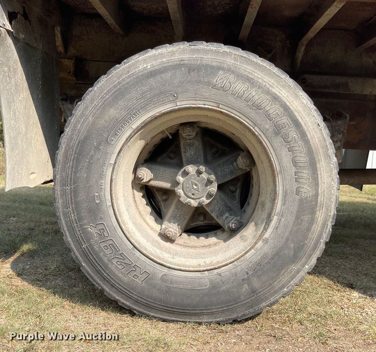 image for item MU9262 1998 International 4900  dump truck