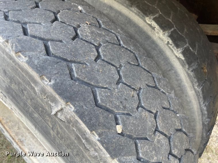 image for item MU9262 1998 International 4900  dump truck