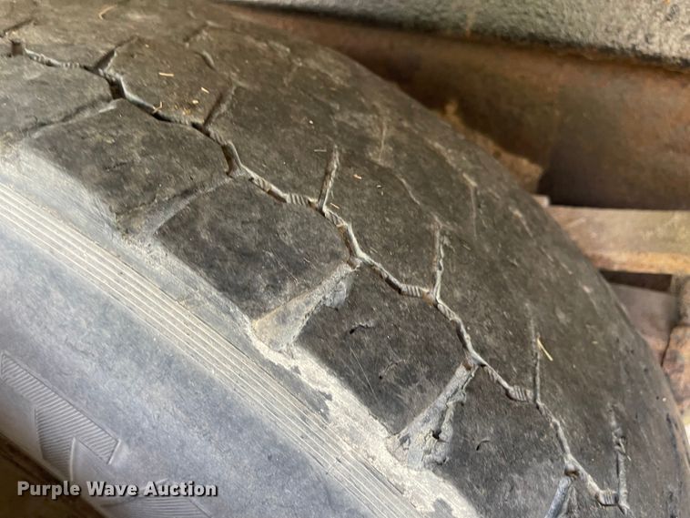 image for item MU9262 1998 International 4900  dump truck