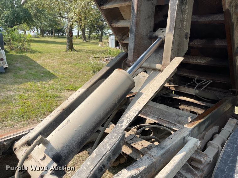 image for item MU9262 1998 International 4900  dump truck