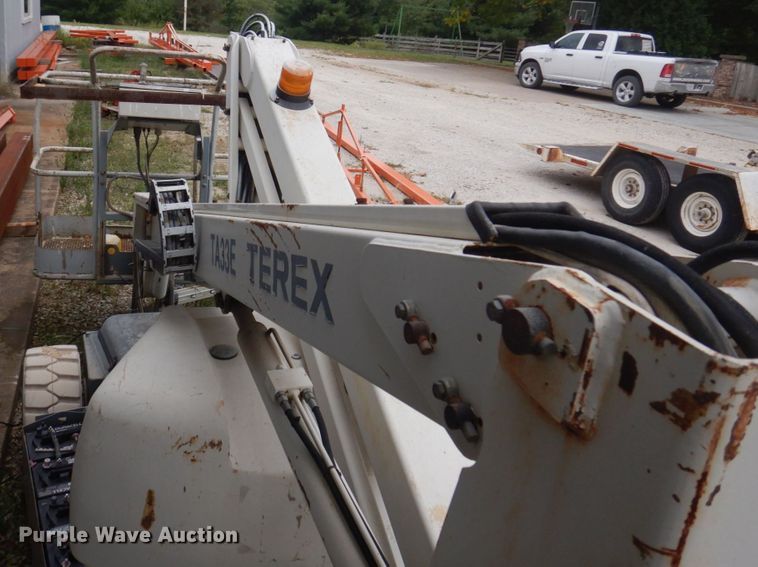 image for item MU9755 1998 Terex TA33E  boom lift