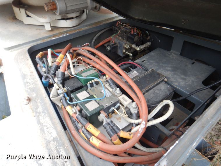 image for item MU9755 1998 Terex TA33E  boom lift