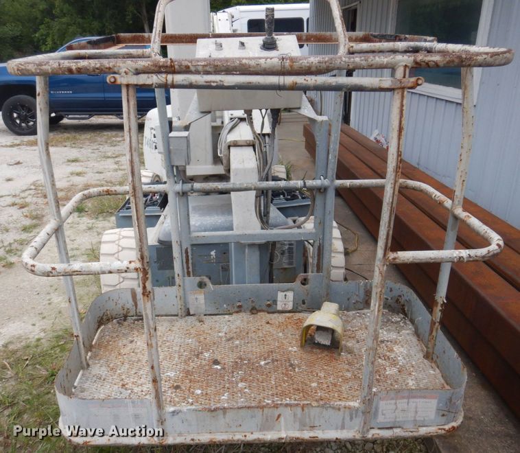 image for item MU9755 1998 Terex TA33E  boom lift