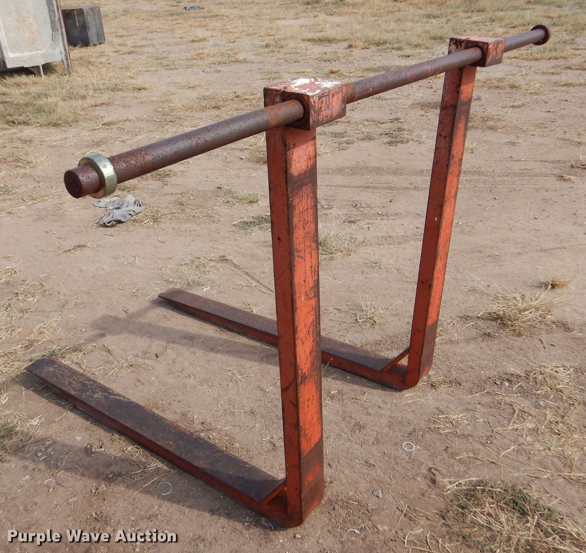 44" L forks in Woodward, OK Item LU9596 sold Purple Wave