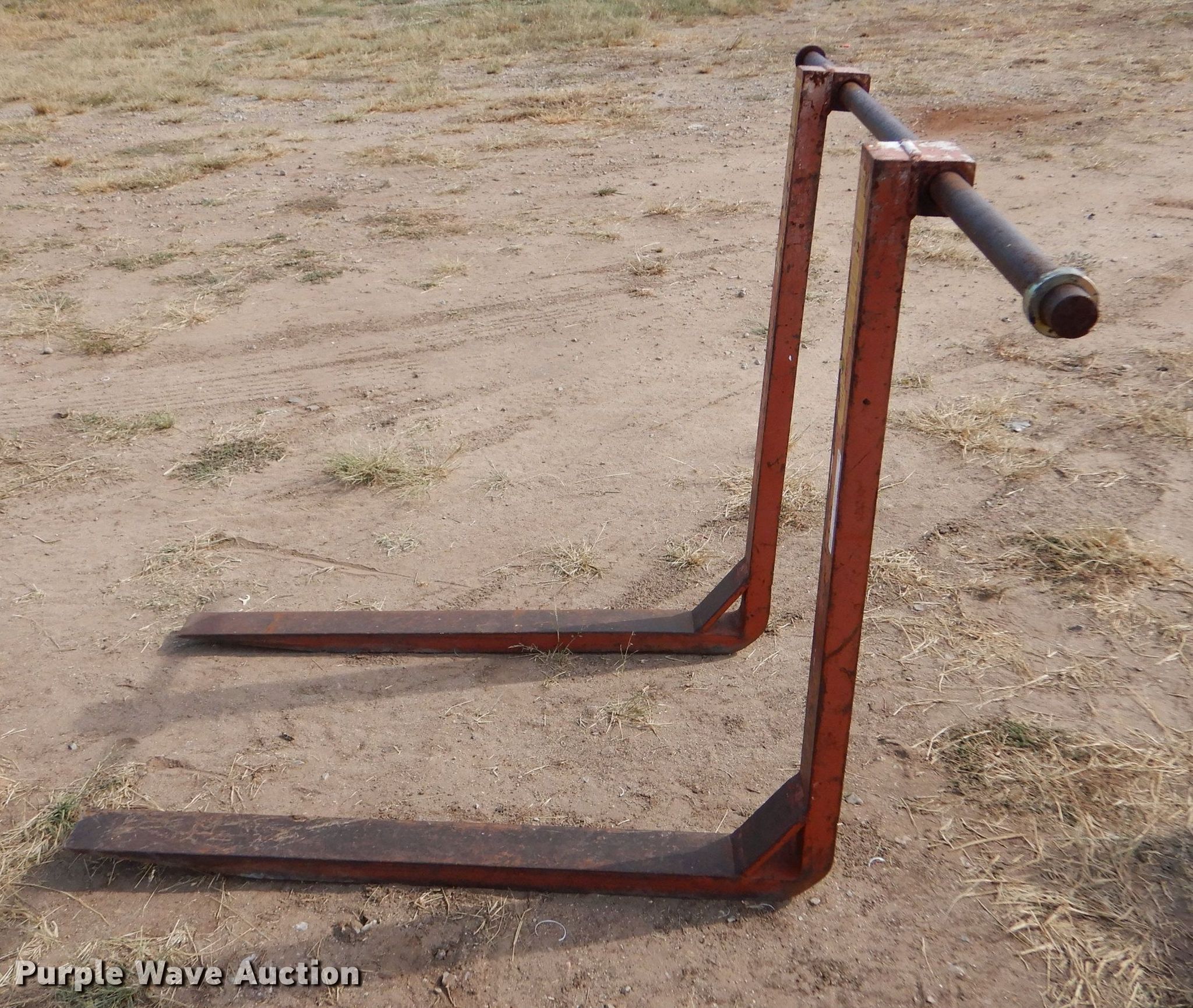 44" L forks in Woodward, OK Item LU9596 sold Purple Wave