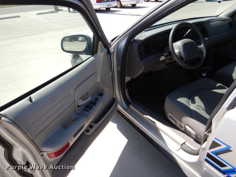 image for item DM2505 2001 Ford Crown Victoria Police Interceptor